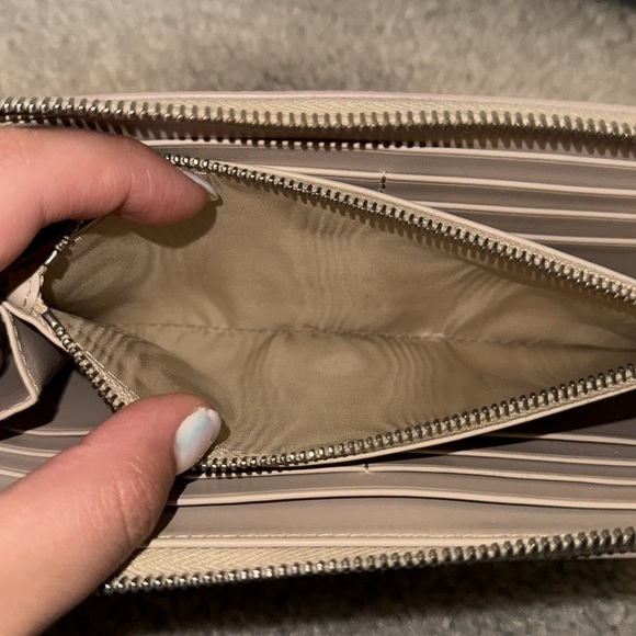 Prada Vitello Daino Leather Long Zip Wallet! - Picture 6 of 9